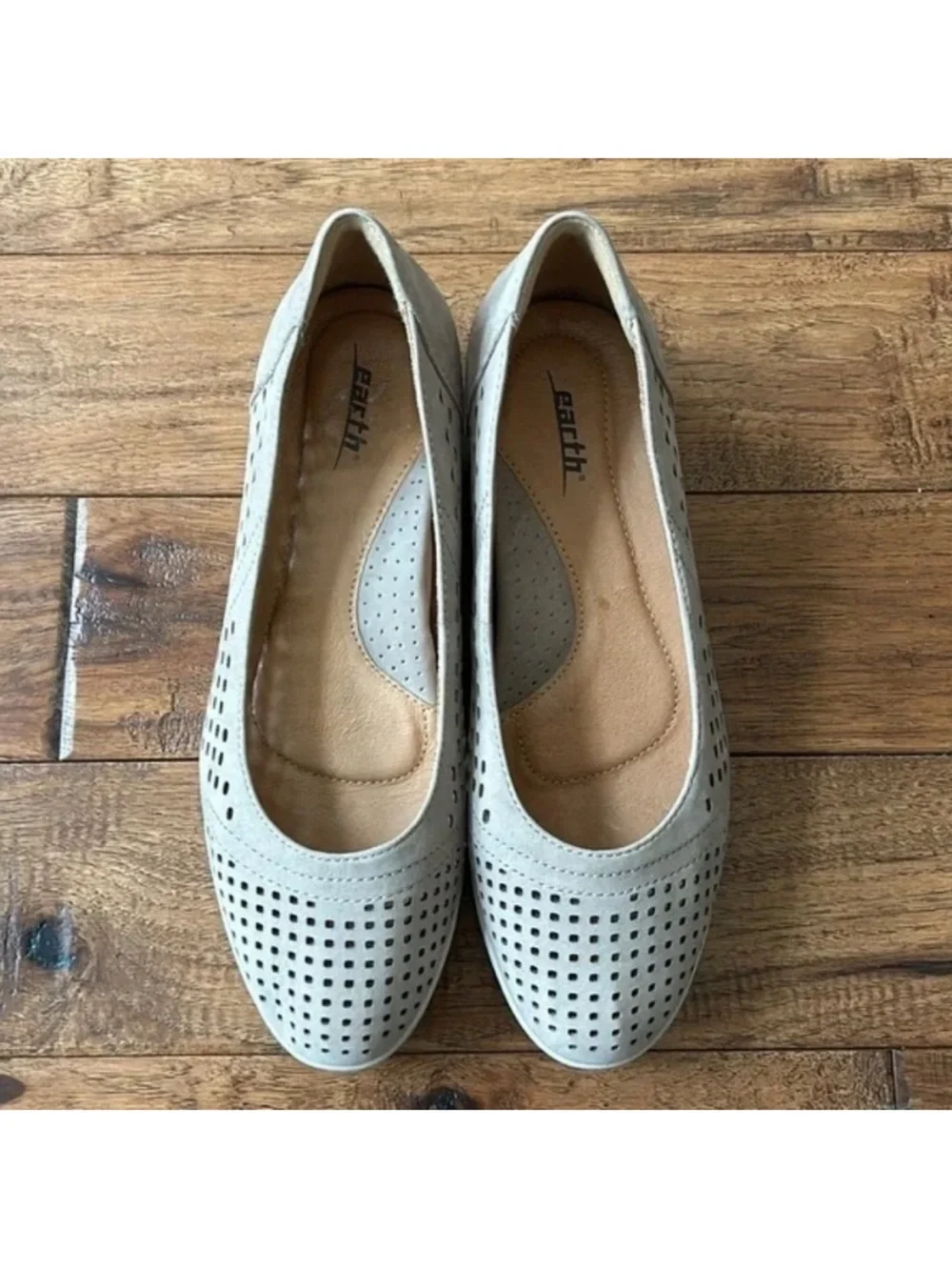 Earth Women's Light Gray Perforated Wedge Flats